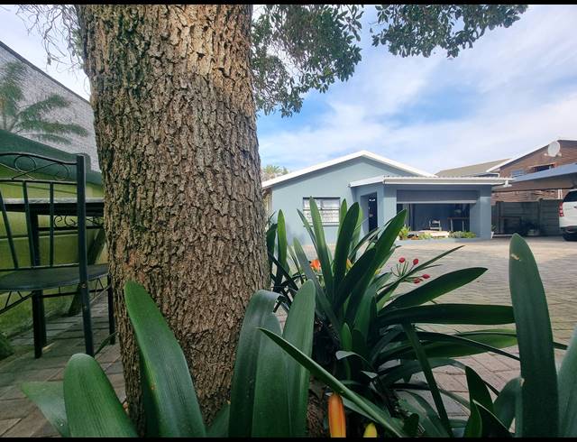 6 BEDROOM FREESTANDING FOR SALE IN DANA BAY